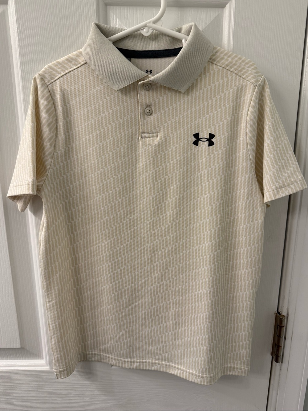 Under Armour dry fit golf style beige polo